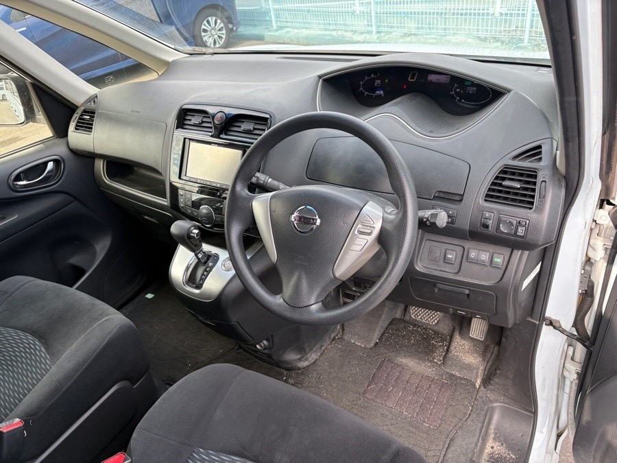 2016 Nissan Serena thumbnail