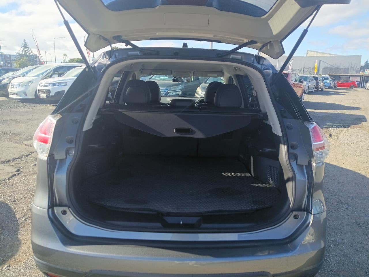 2014 Nissan X-Trail thumbnail