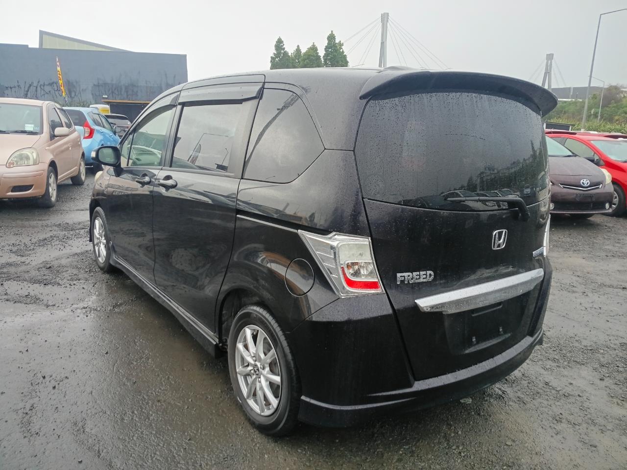 2013 Honda Freed thumbnail