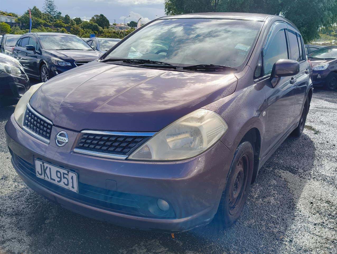 2007 Nissan Tiida thumbnail