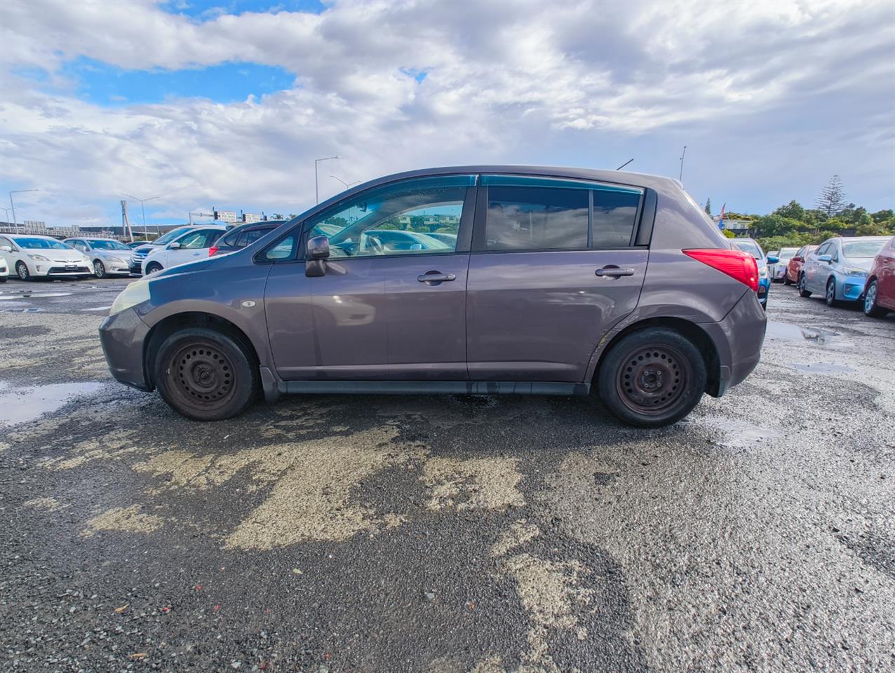 2007 Nissan Tiida thumbnail