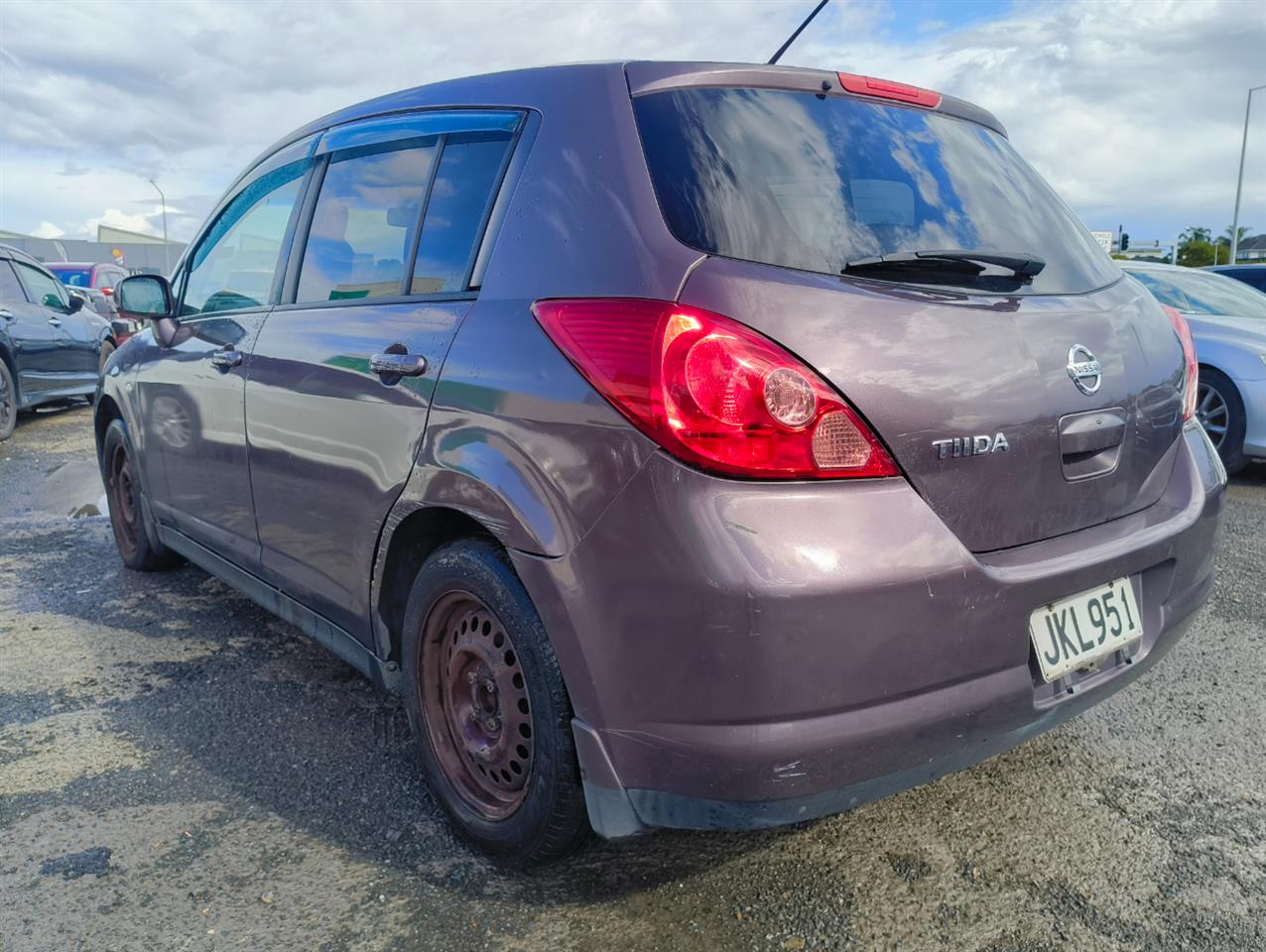 2007 Nissan Tiida thumbnail
