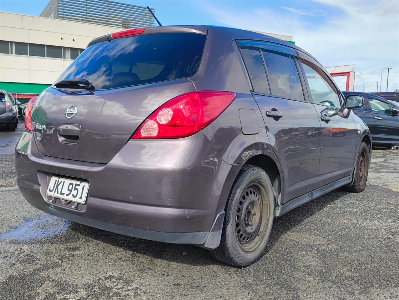 2007 Nissan Tiida thumbnail