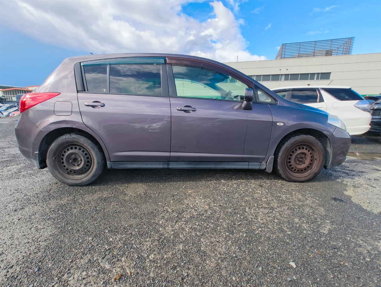 2007 Nissan Tiida thumbnail