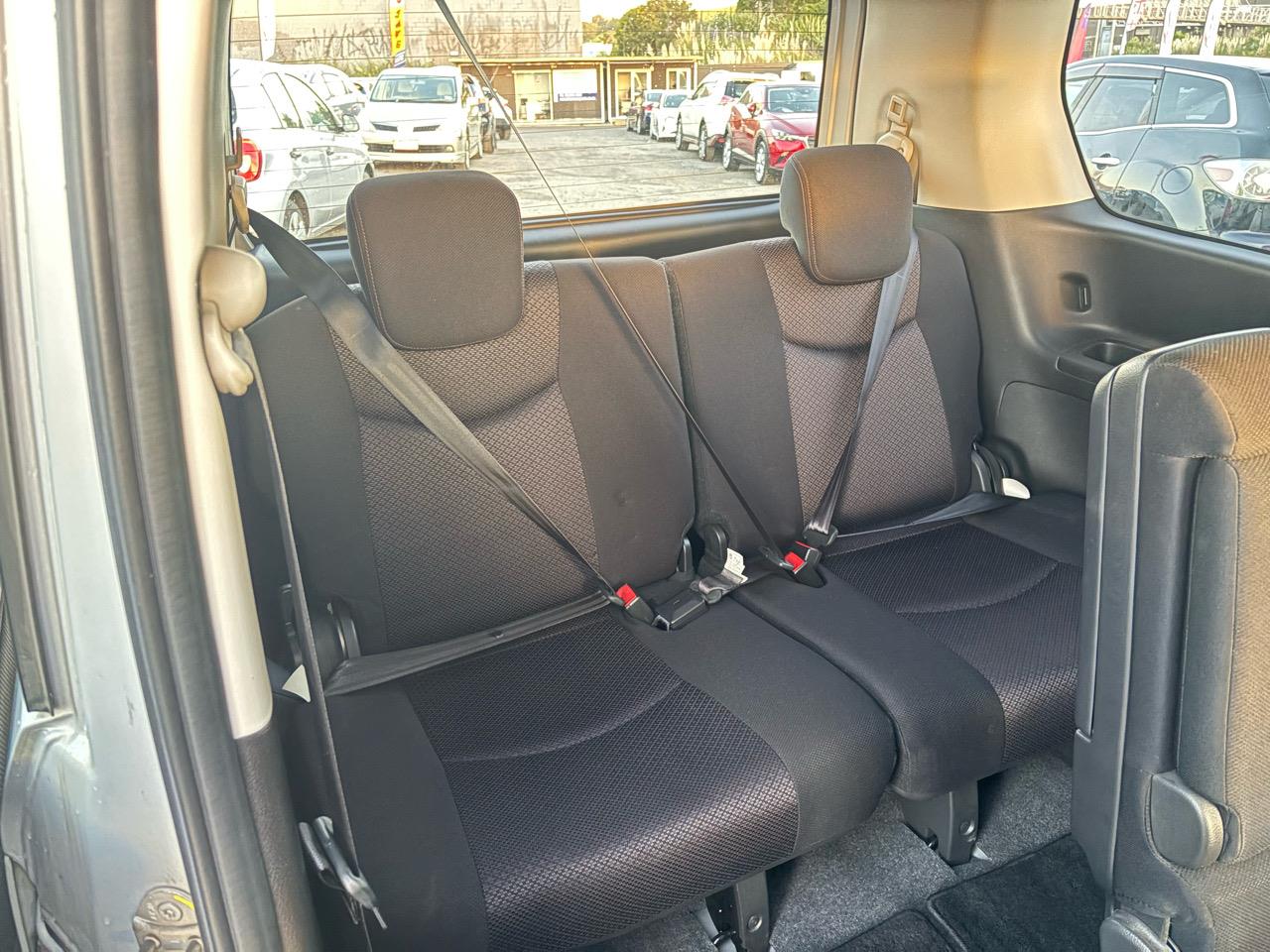 2012 Nissan Serena thumbnail
