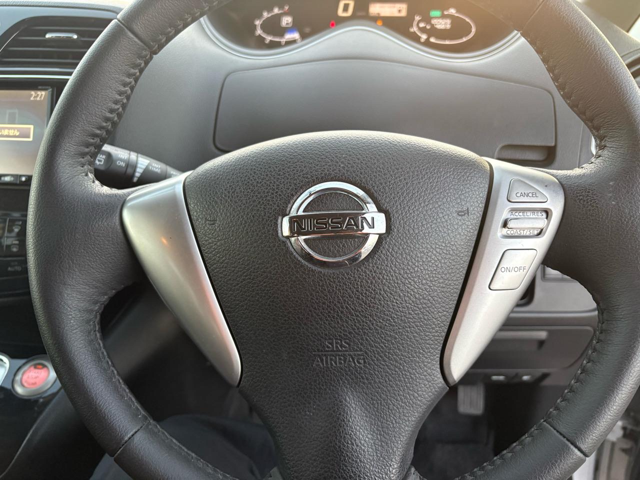 2012 Nissan Serena thumbnail
