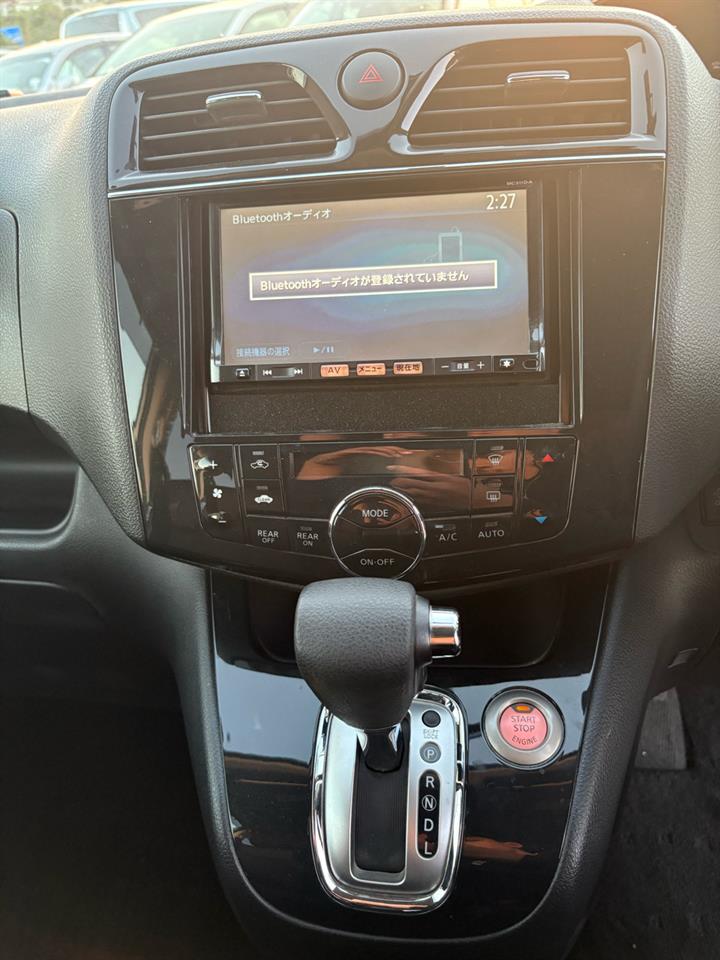 2012 Nissan Serena thumbnail