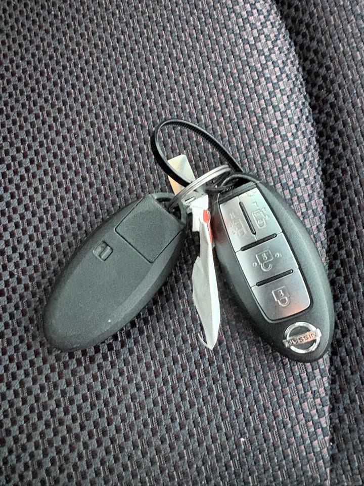 2012 Nissan Serena thumbnail