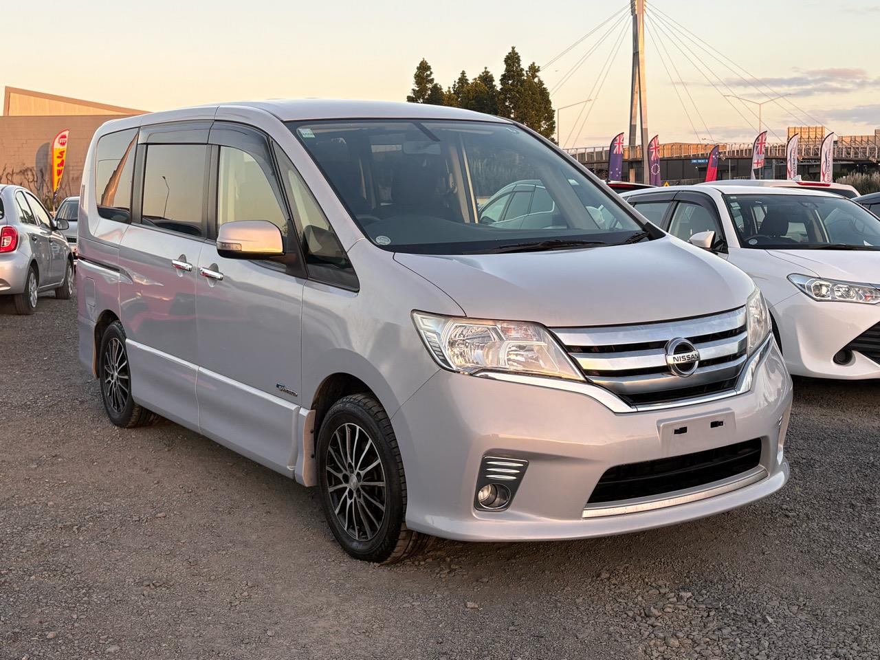 2012 Nissan Serena thumbnail