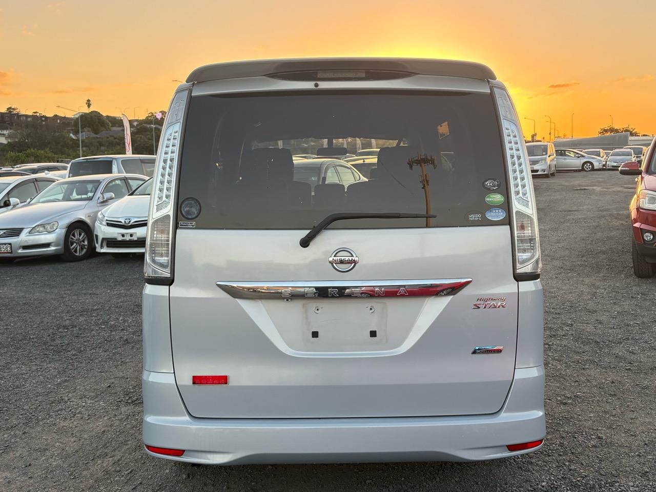 2012 Nissan Serena thumbnail