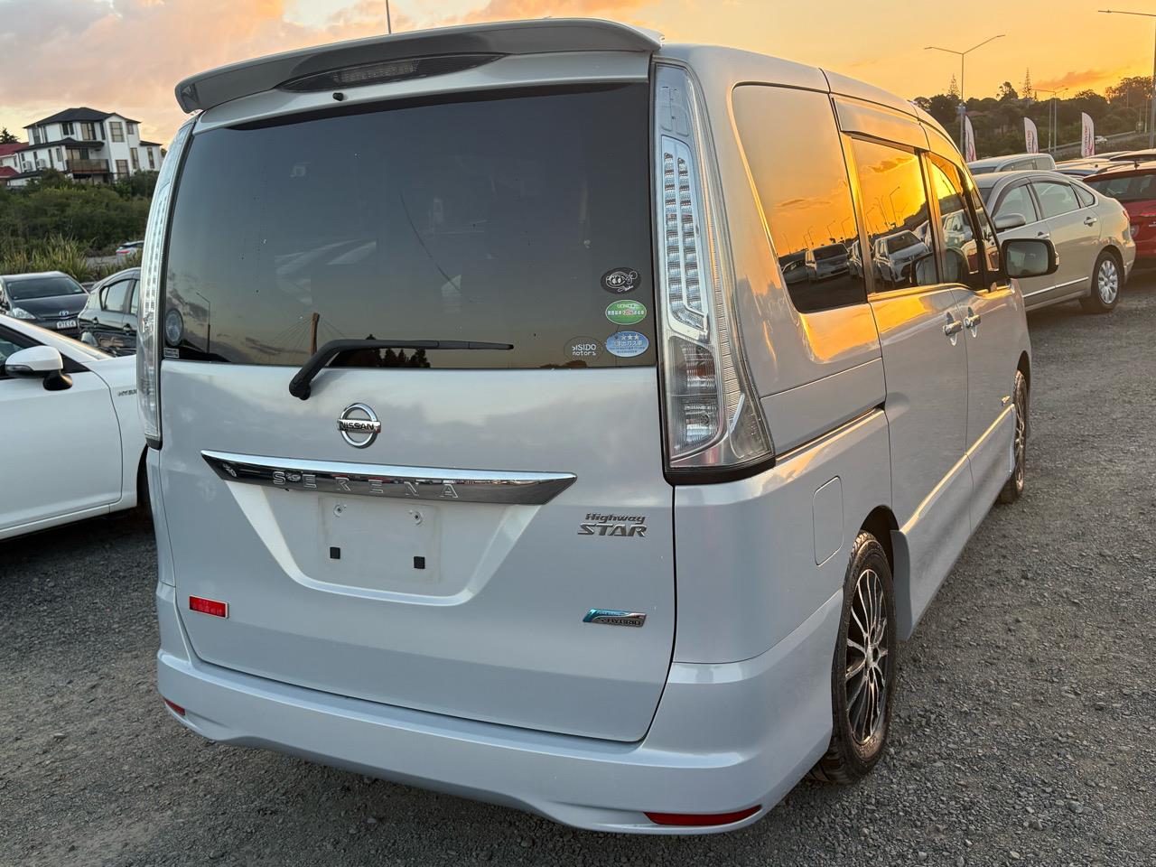 2012 Nissan Serena thumbnail