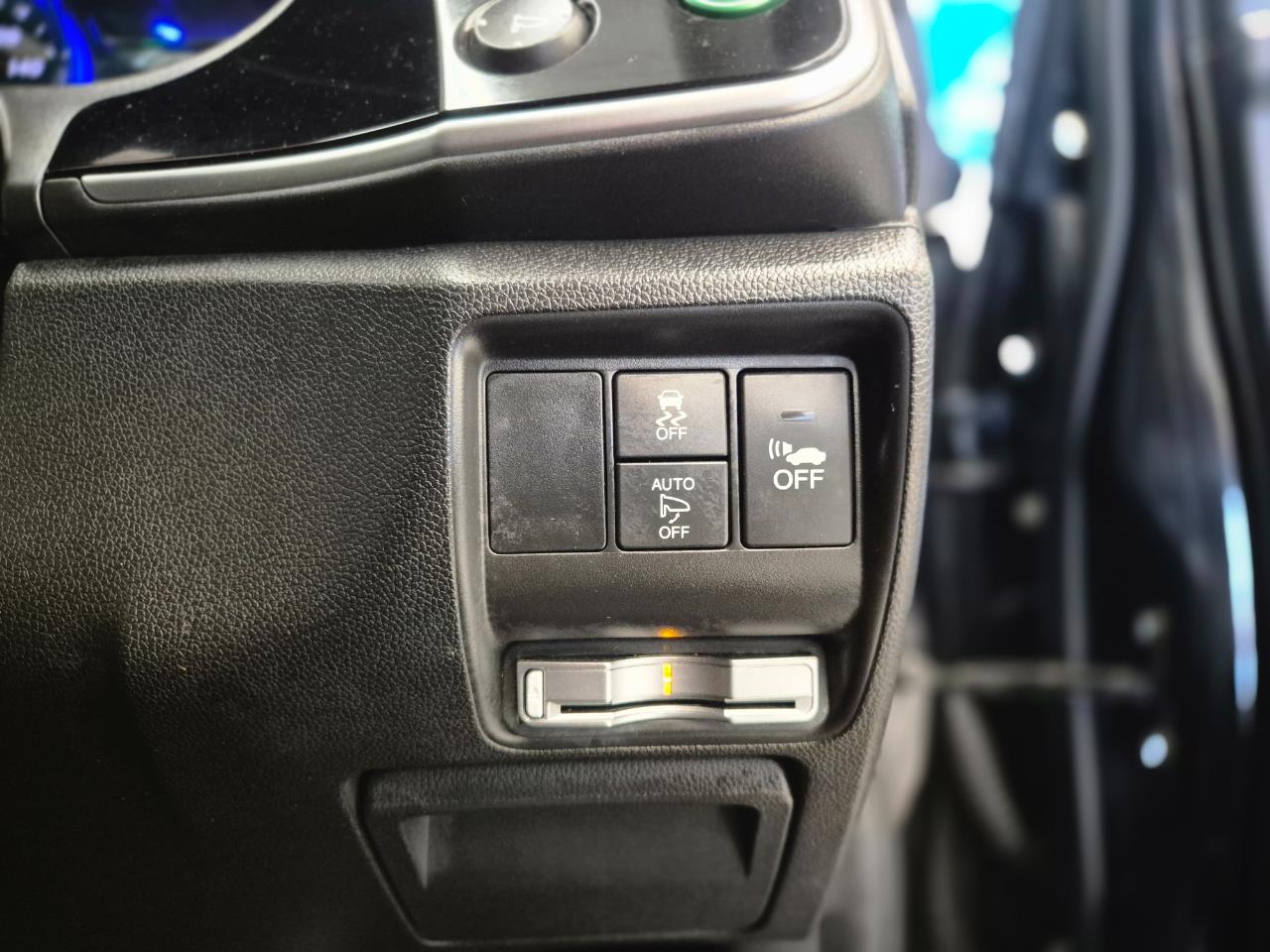 2016 Honda Grace thumbnail