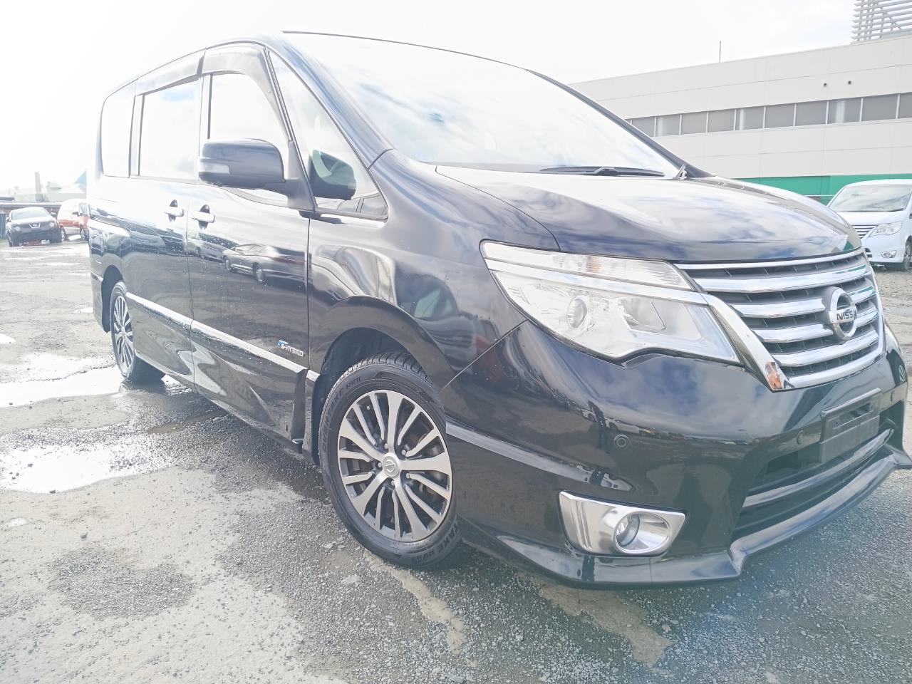 2015 Nissan Serena thumbnail