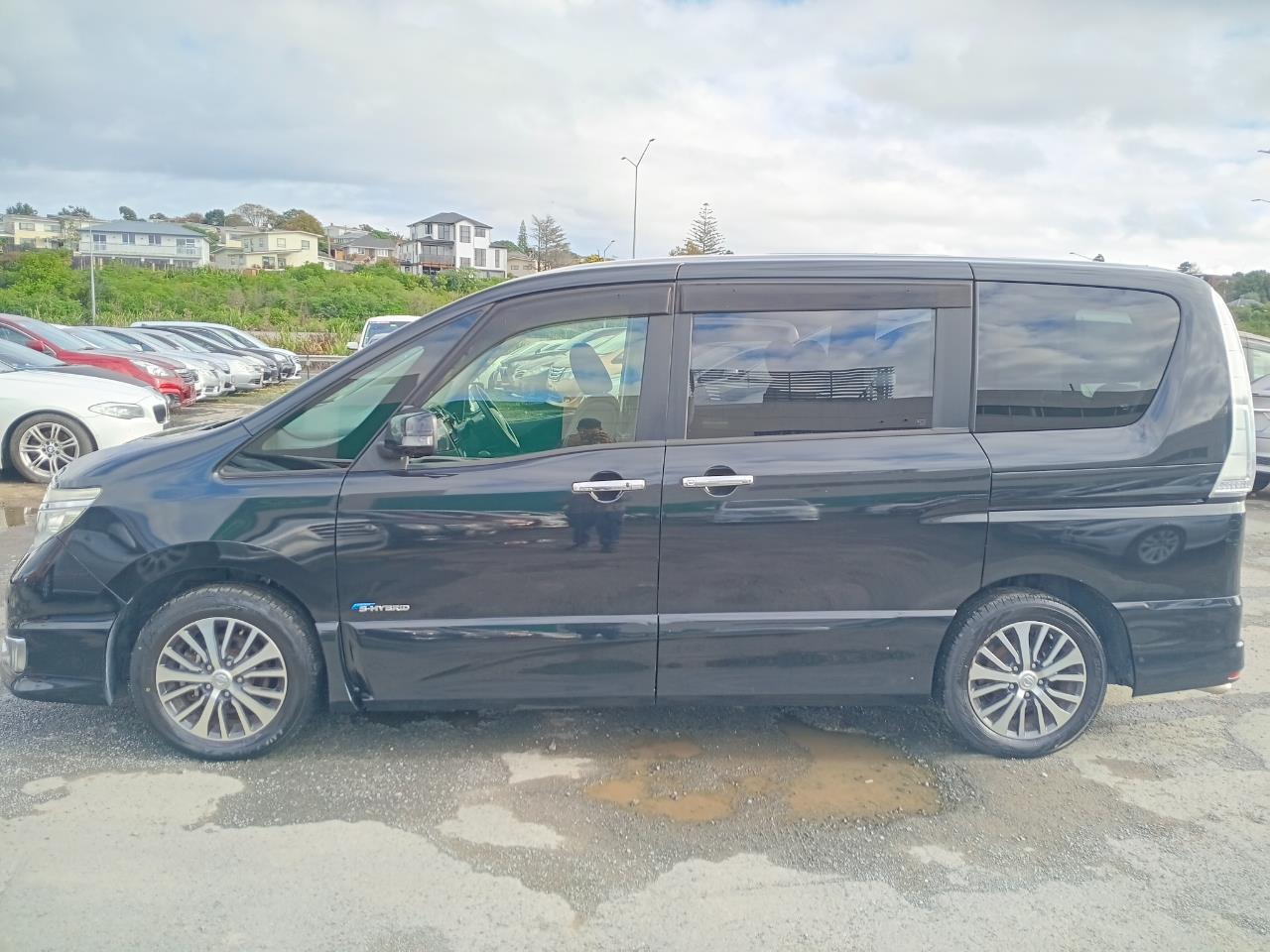 2015 Nissan Serena thumbnail