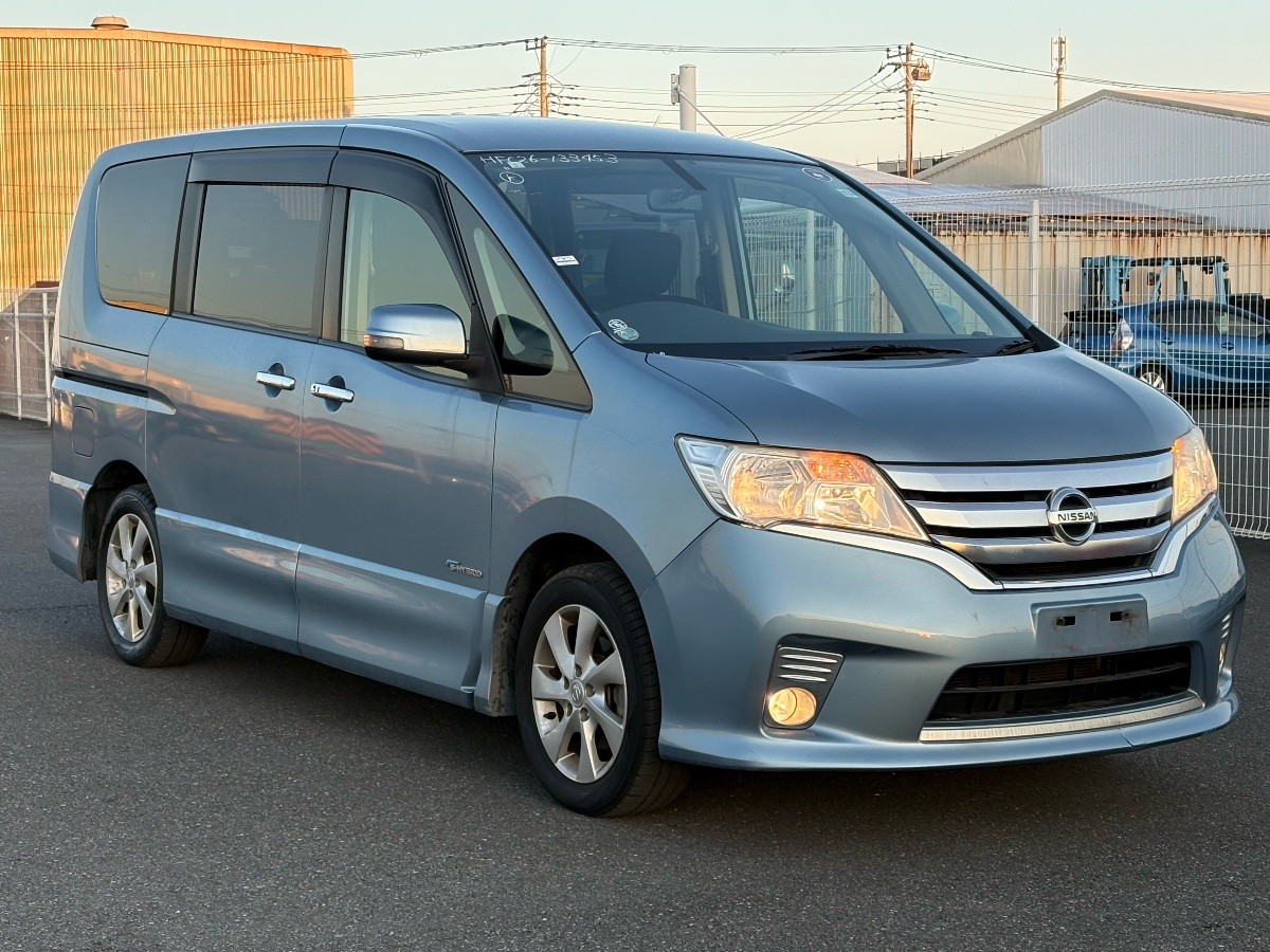 2013 Nissan Serena thumbnail