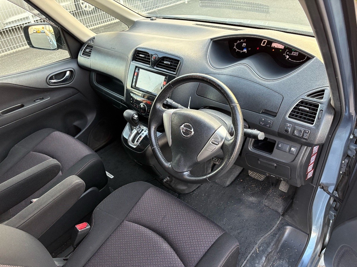 2013 Nissan Serena thumbnail