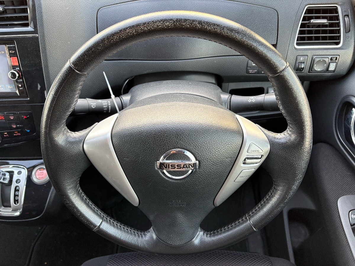 2013 Nissan Serena thumbnail