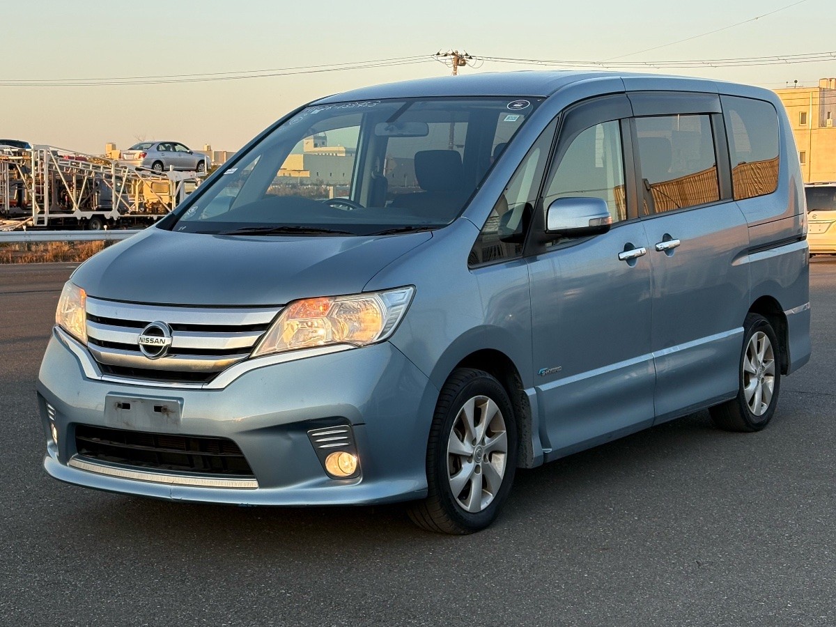 2013 Nissan Serena thumbnail