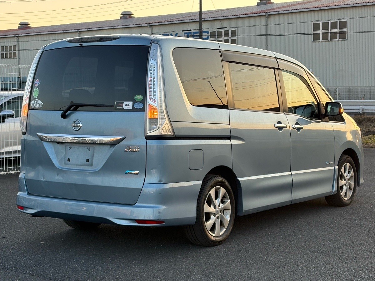 2013 Nissan Serena thumbnail