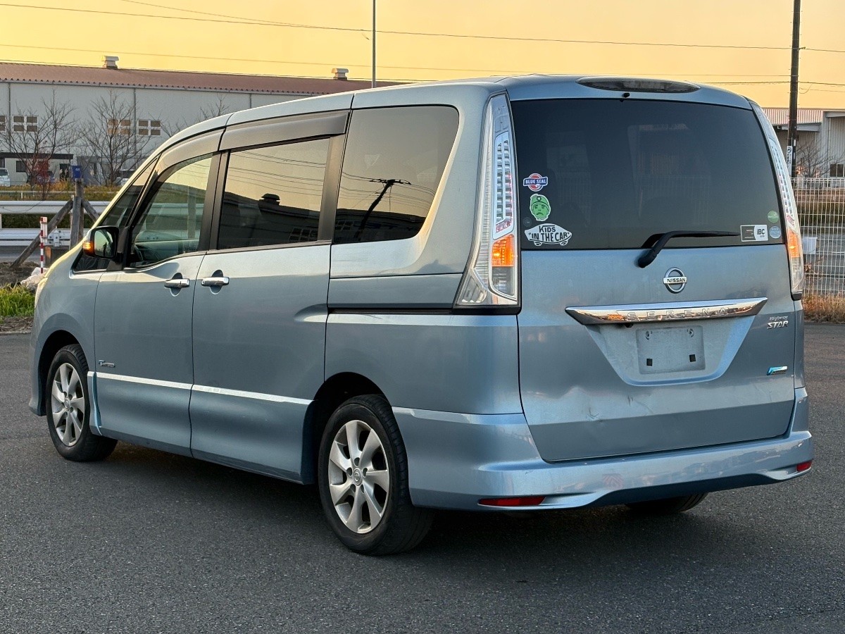 2013 Nissan Serena thumbnail