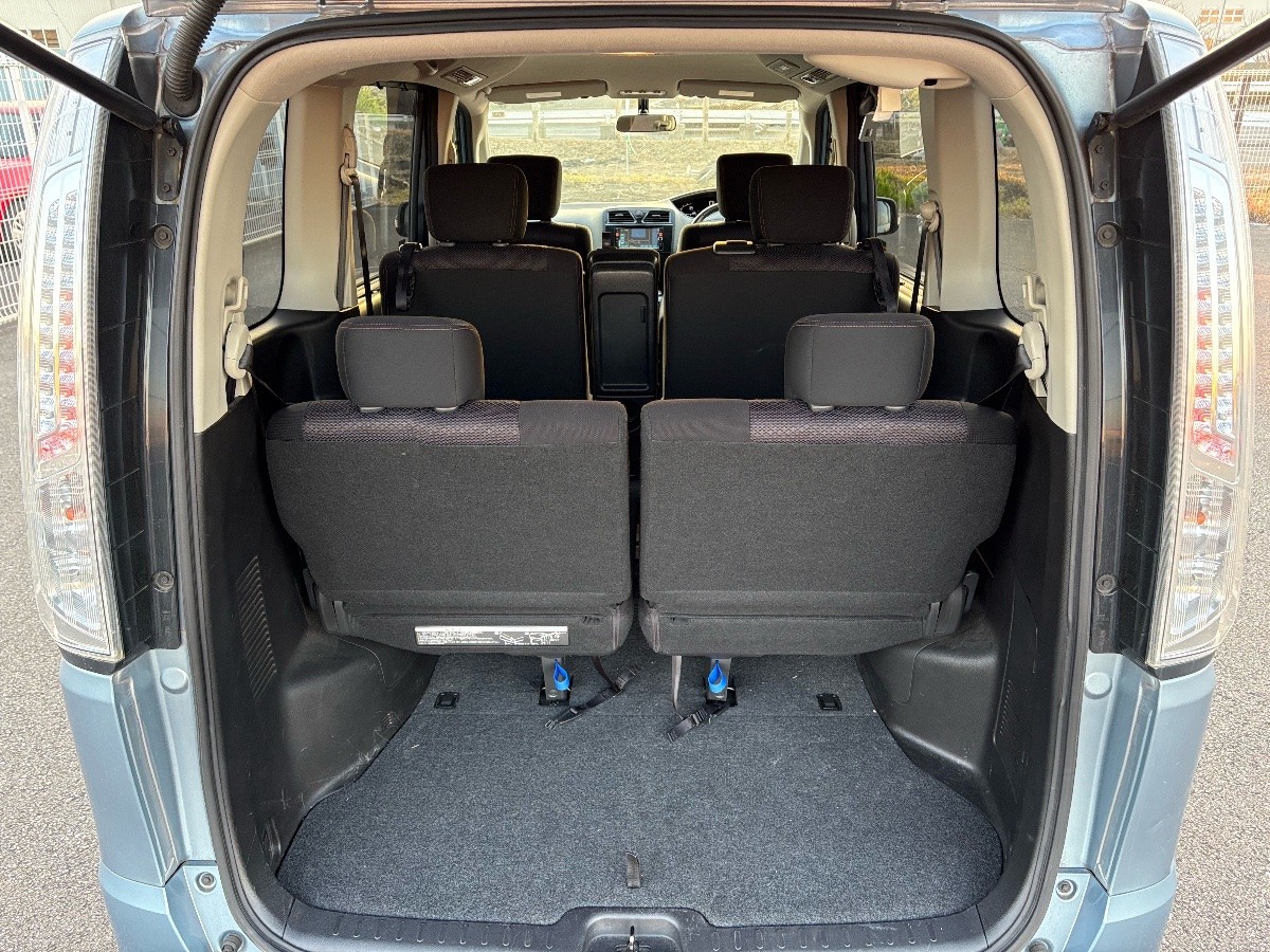 2013 Nissan Serena thumbnail
