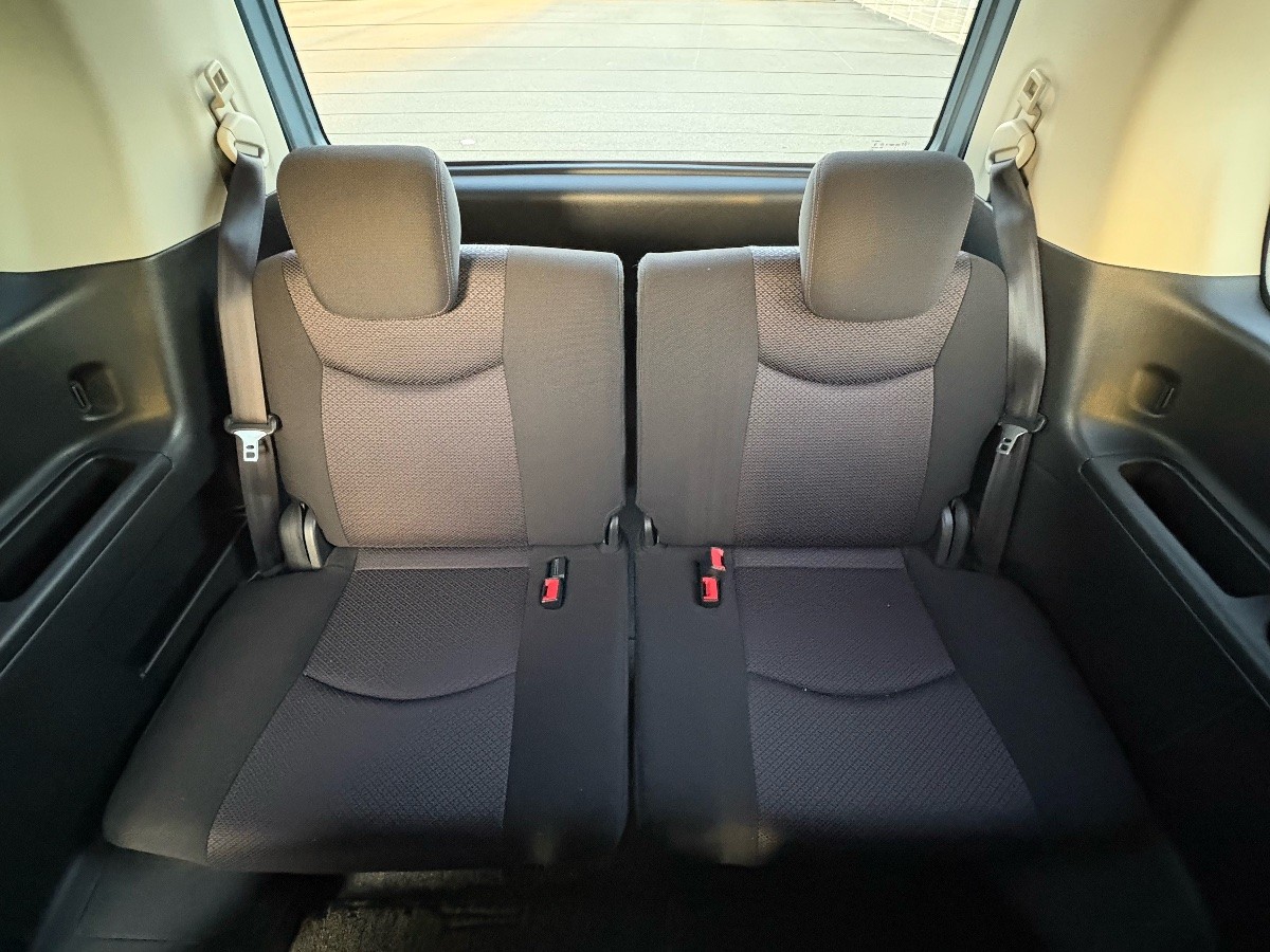 2013 Nissan Serena thumbnail