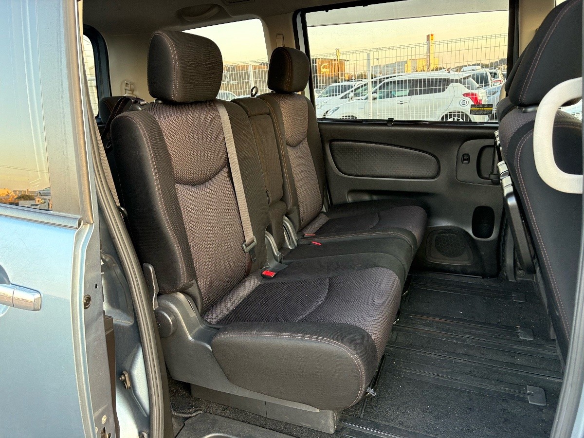 2013 Nissan Serena thumbnail