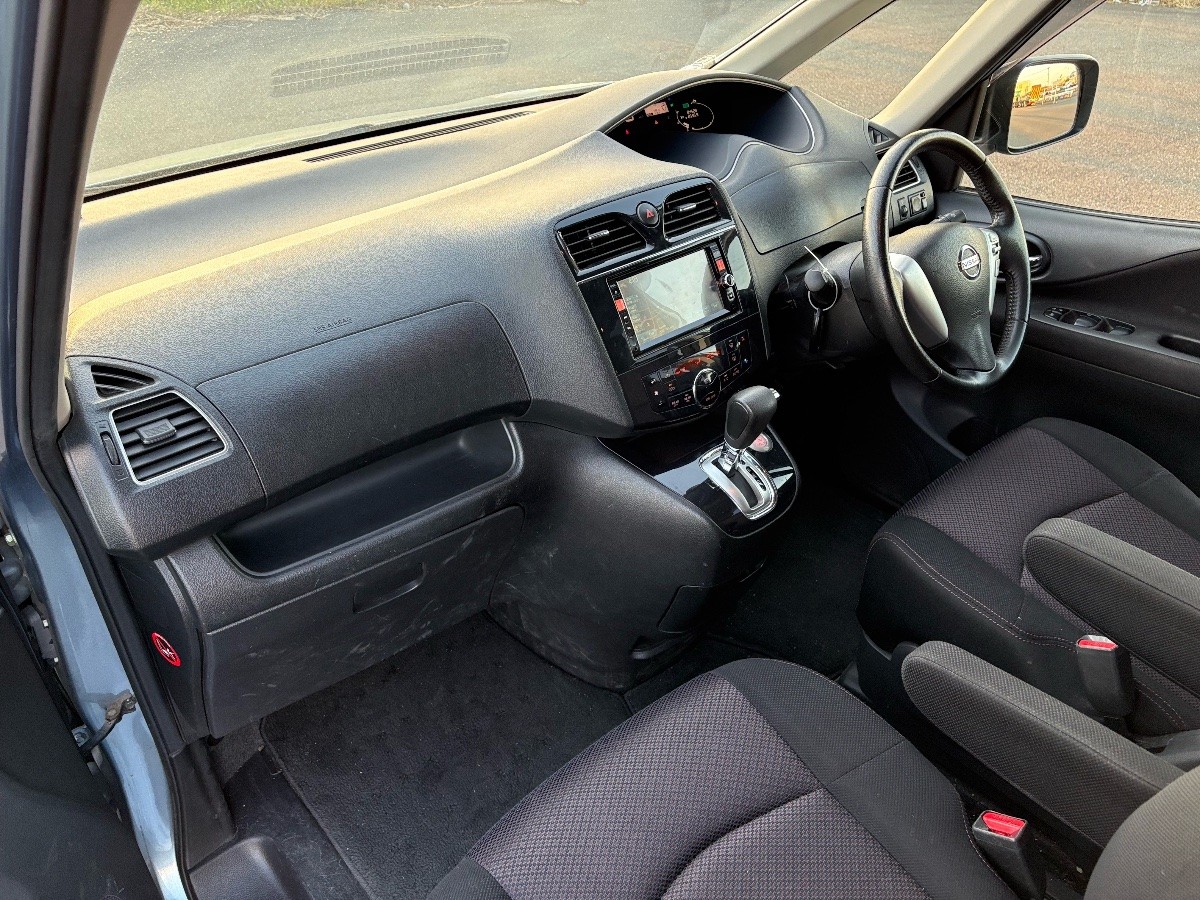 2013 Nissan Serena thumbnail