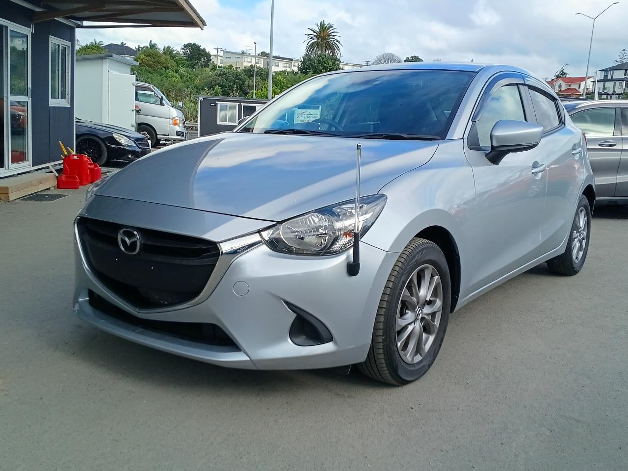 2017 Mazda Demio thumbnail