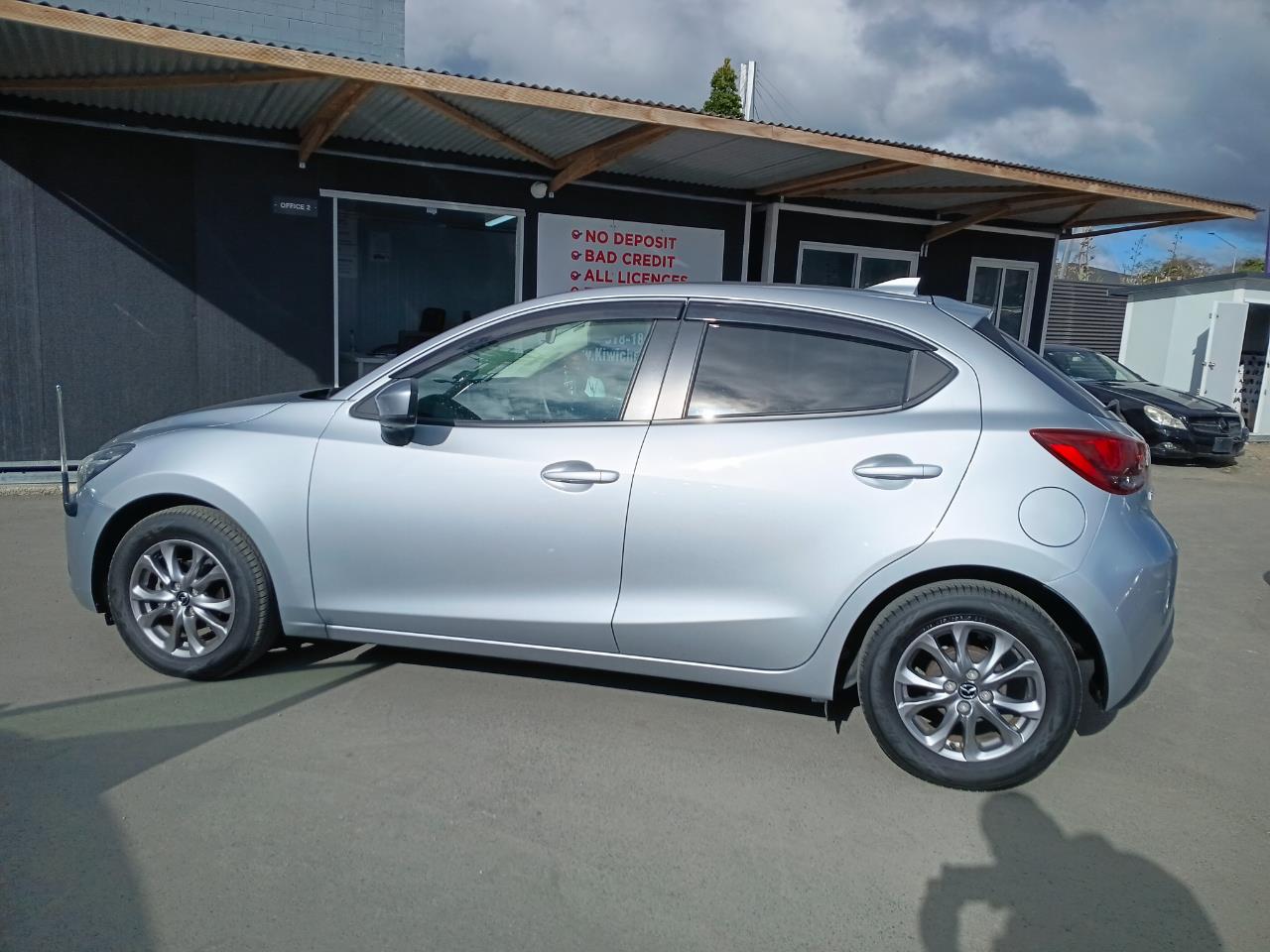 2017 Mazda Demio thumbnail