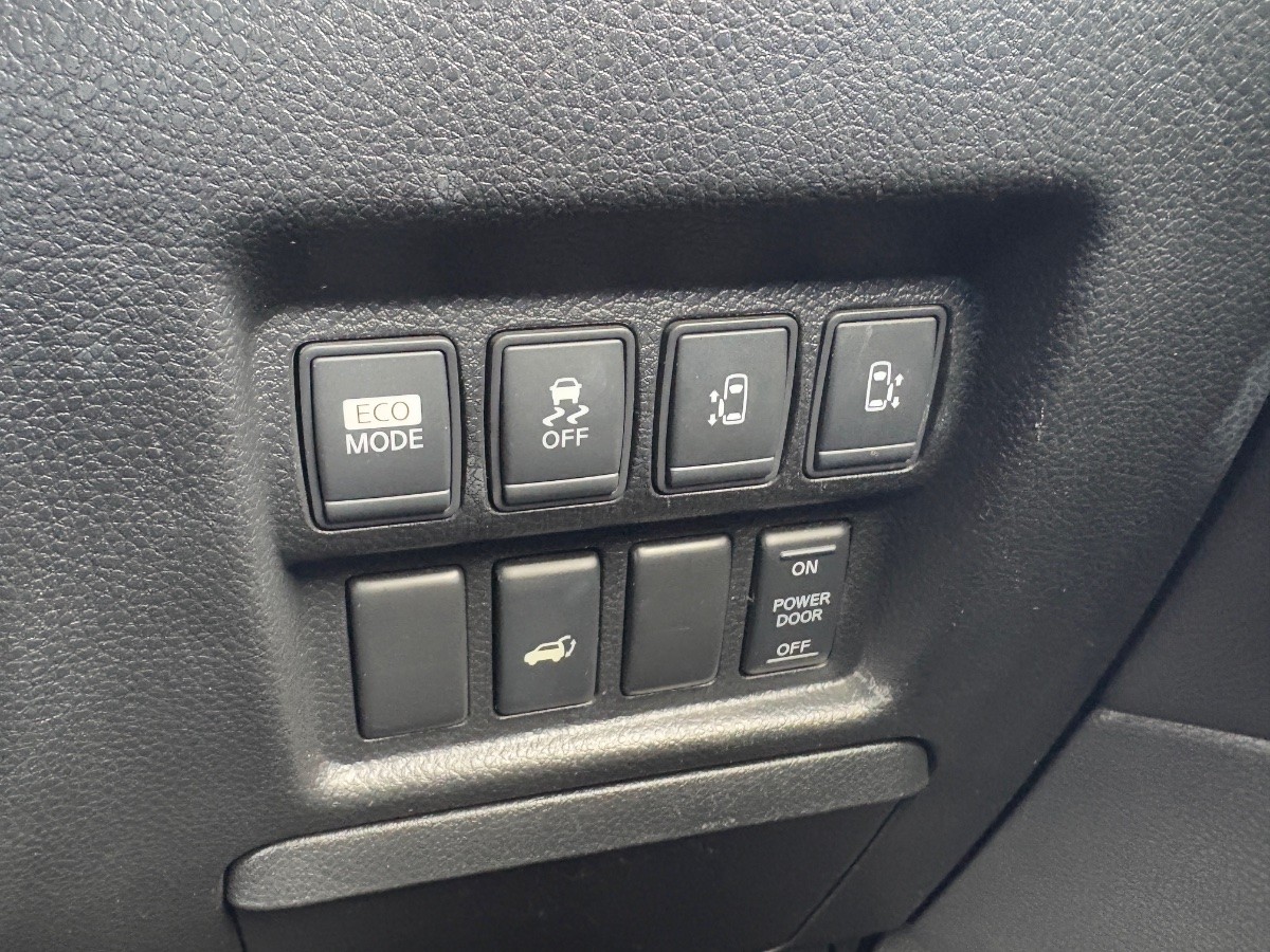 2012 Nissan ELGRAND thumbnail