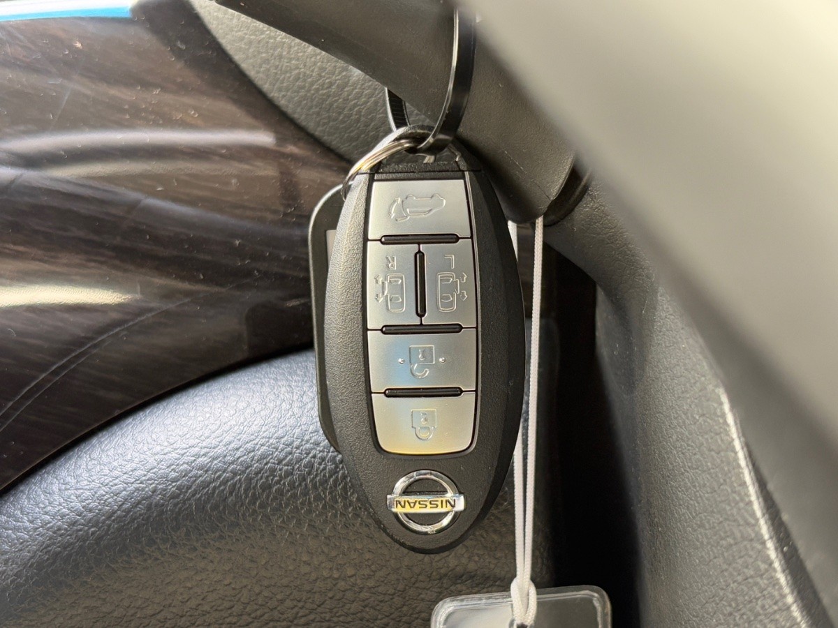2012 Nissan ELGRAND thumbnail