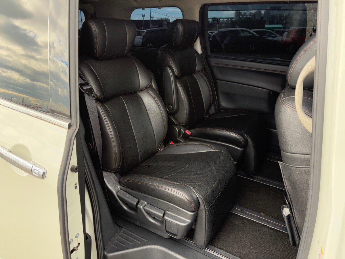 2012 Nissan ELGRAND thumbnail