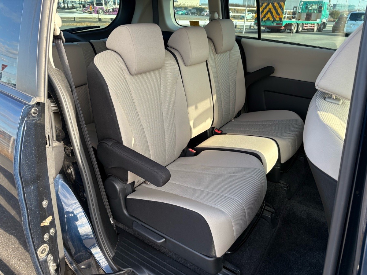 2015 Mazda Premacy thumbnail