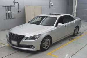 2015 Toyota Crown thumbnail