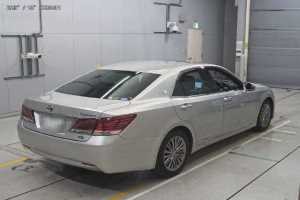 2015 Toyota Crown thumbnail