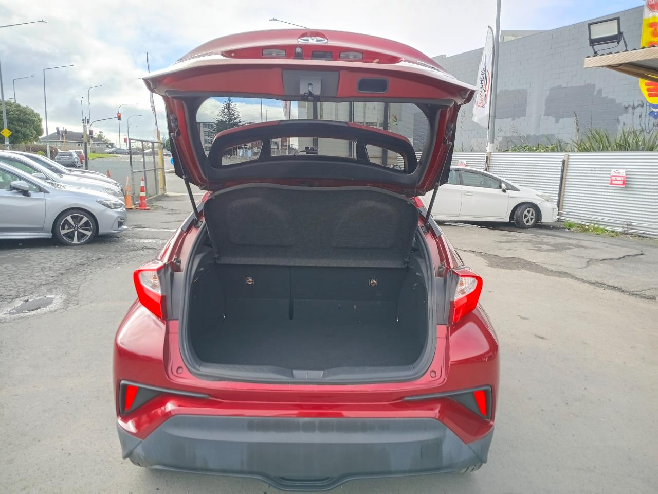 2017 Toyota C-HR thumbnail