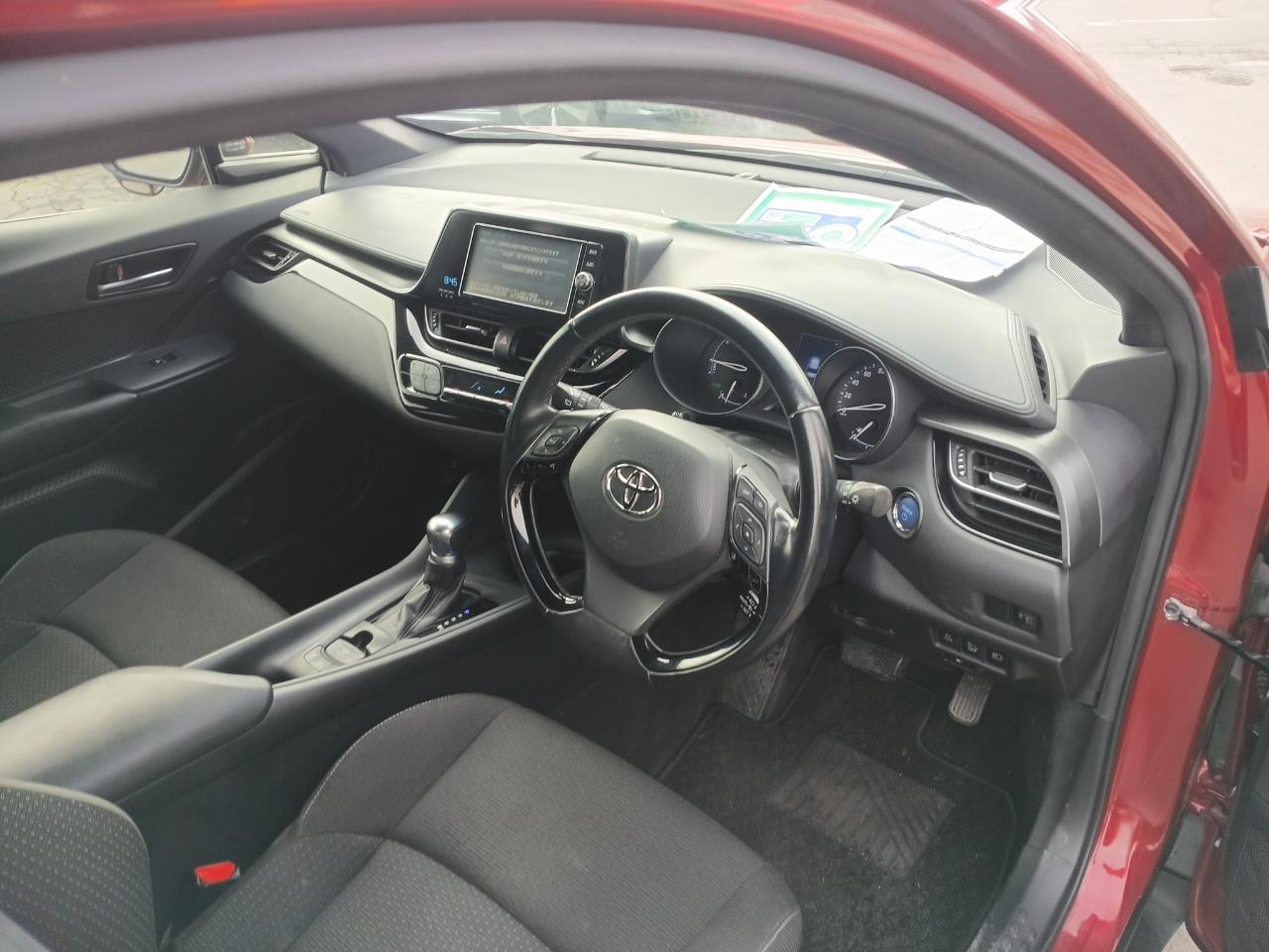 2017 Toyota C-HR thumbnail