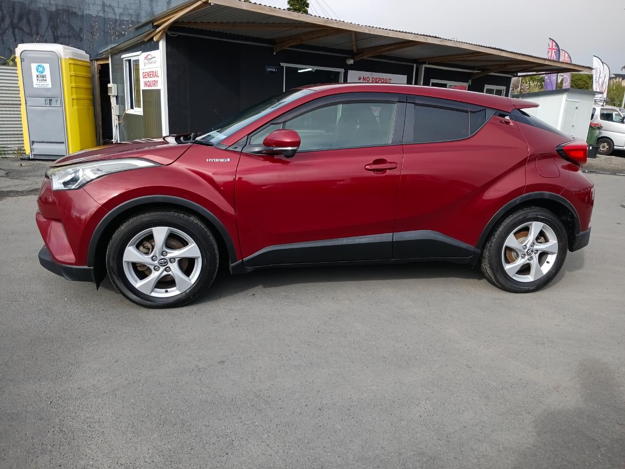 2017 Toyota C-HR thumbnail