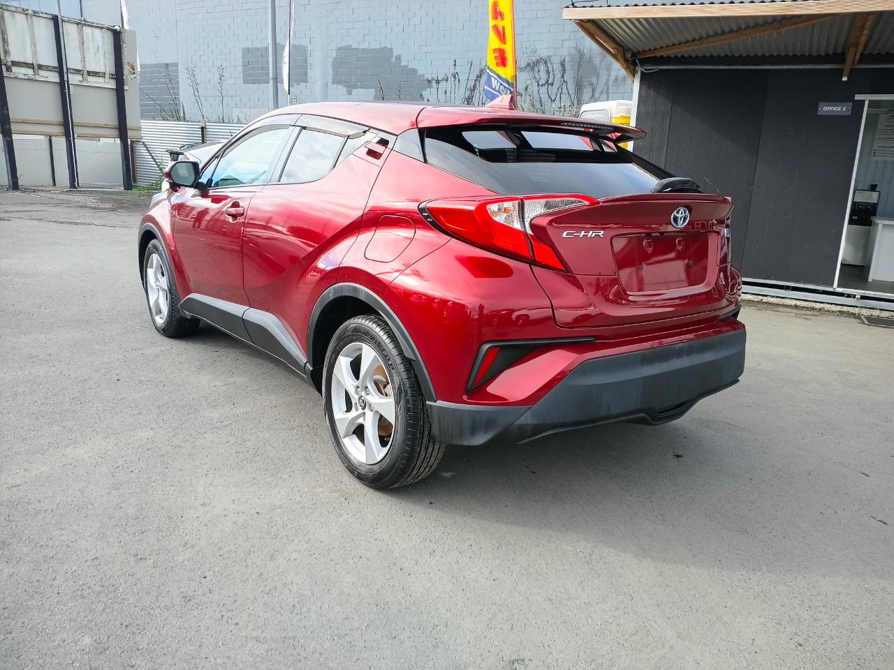2017 Toyota C-HR thumbnail