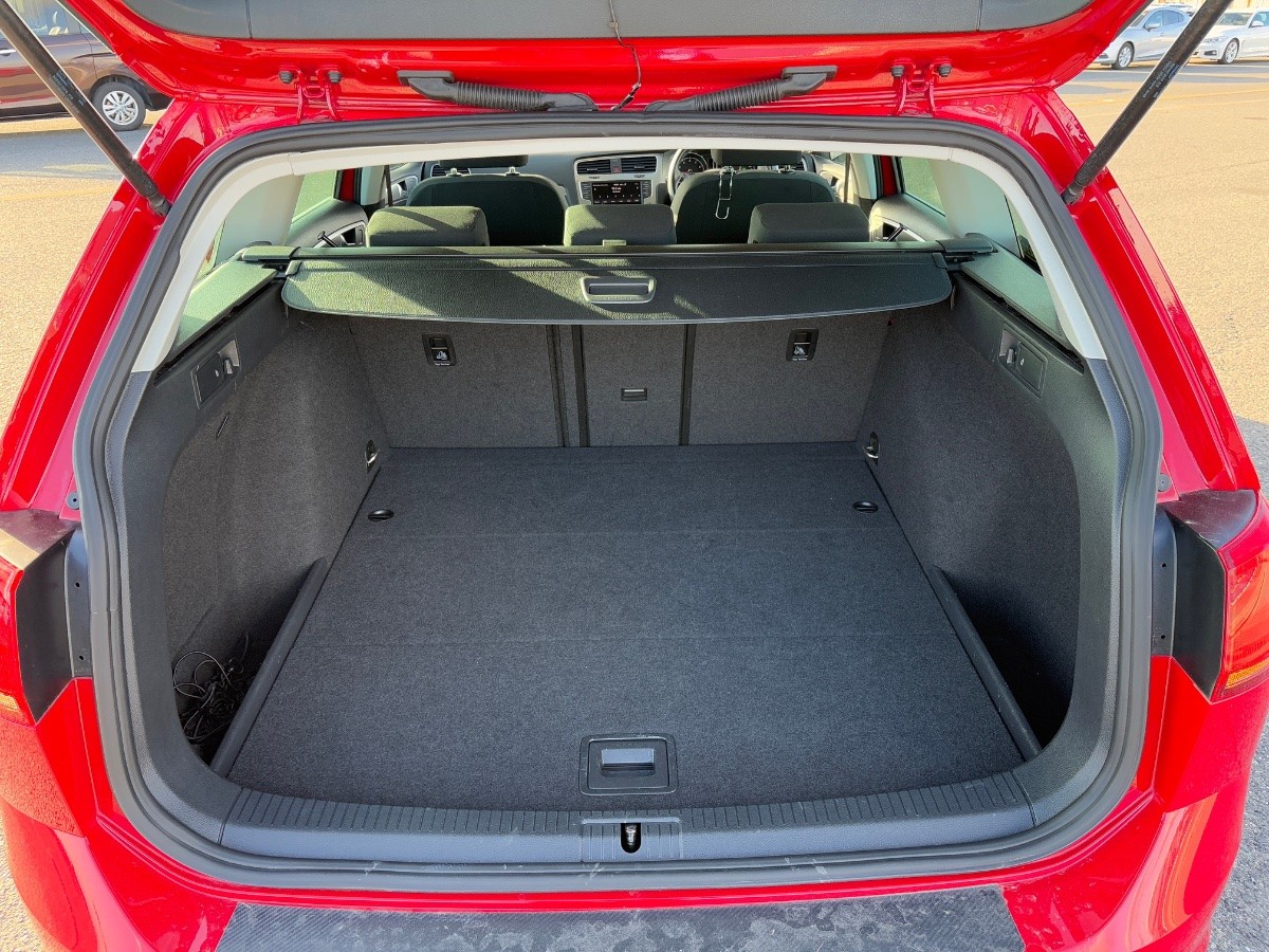 2016 Volkswagen Golf thumbnail