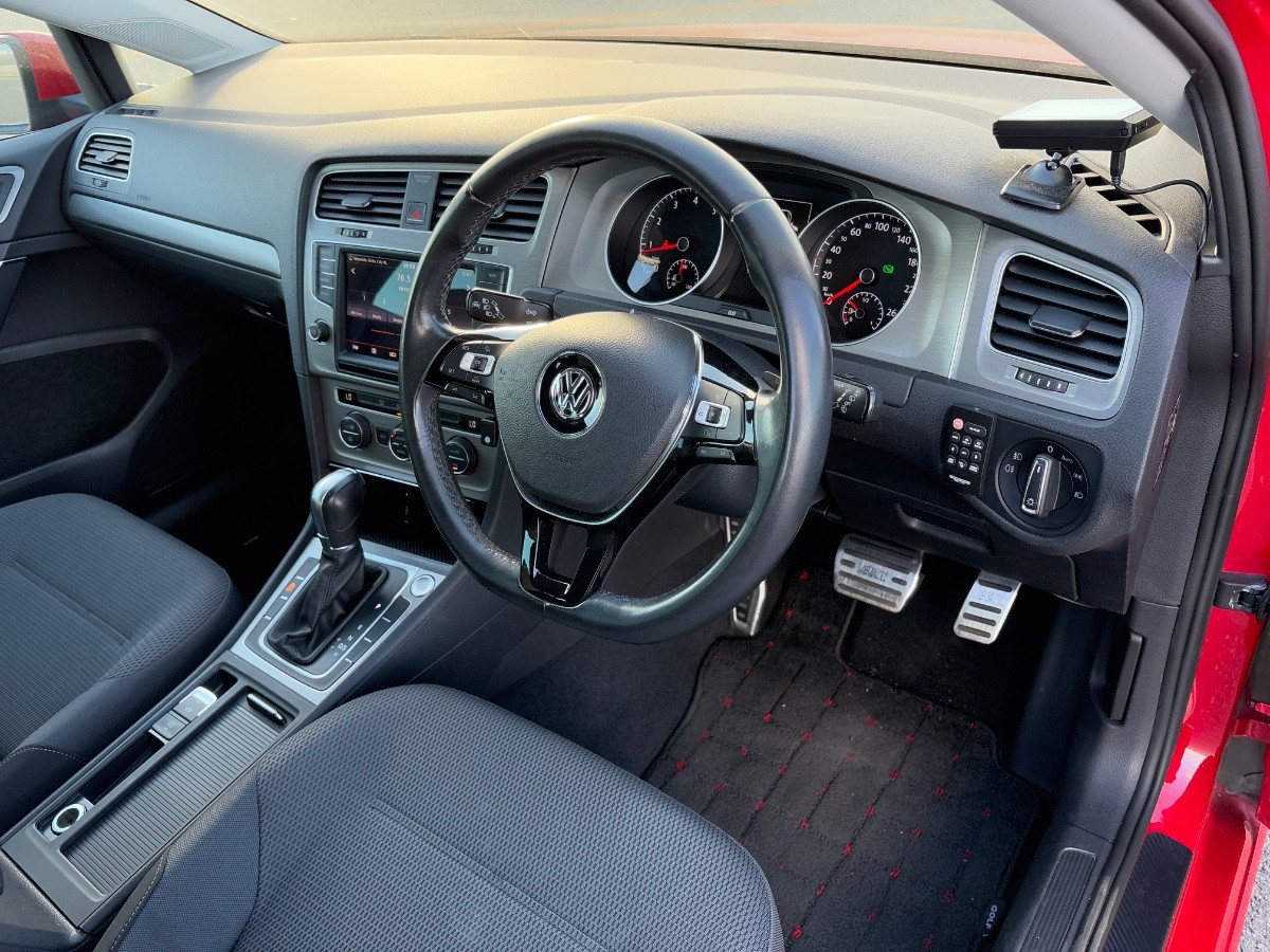 2016 Volkswagen Golf thumbnail