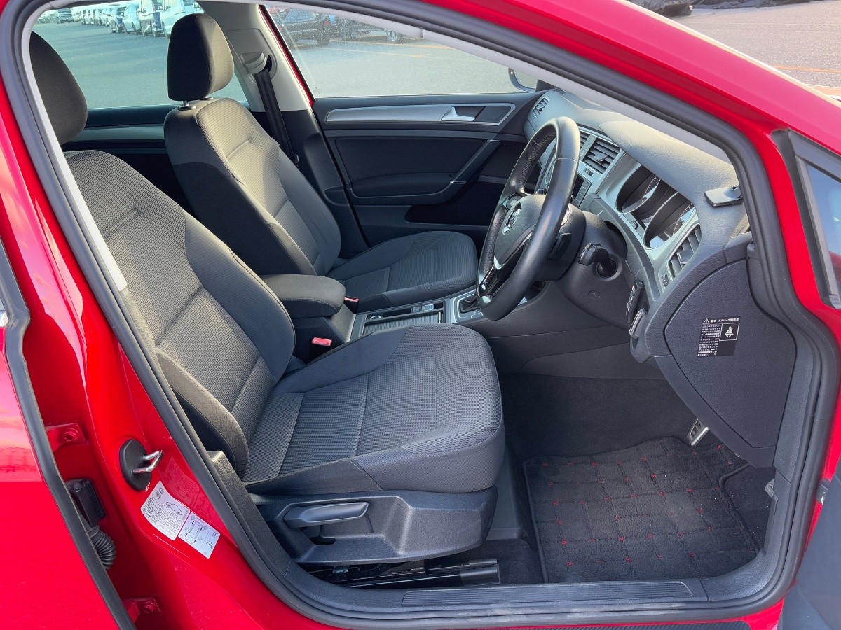 2016 Volkswagen Golf thumbnail