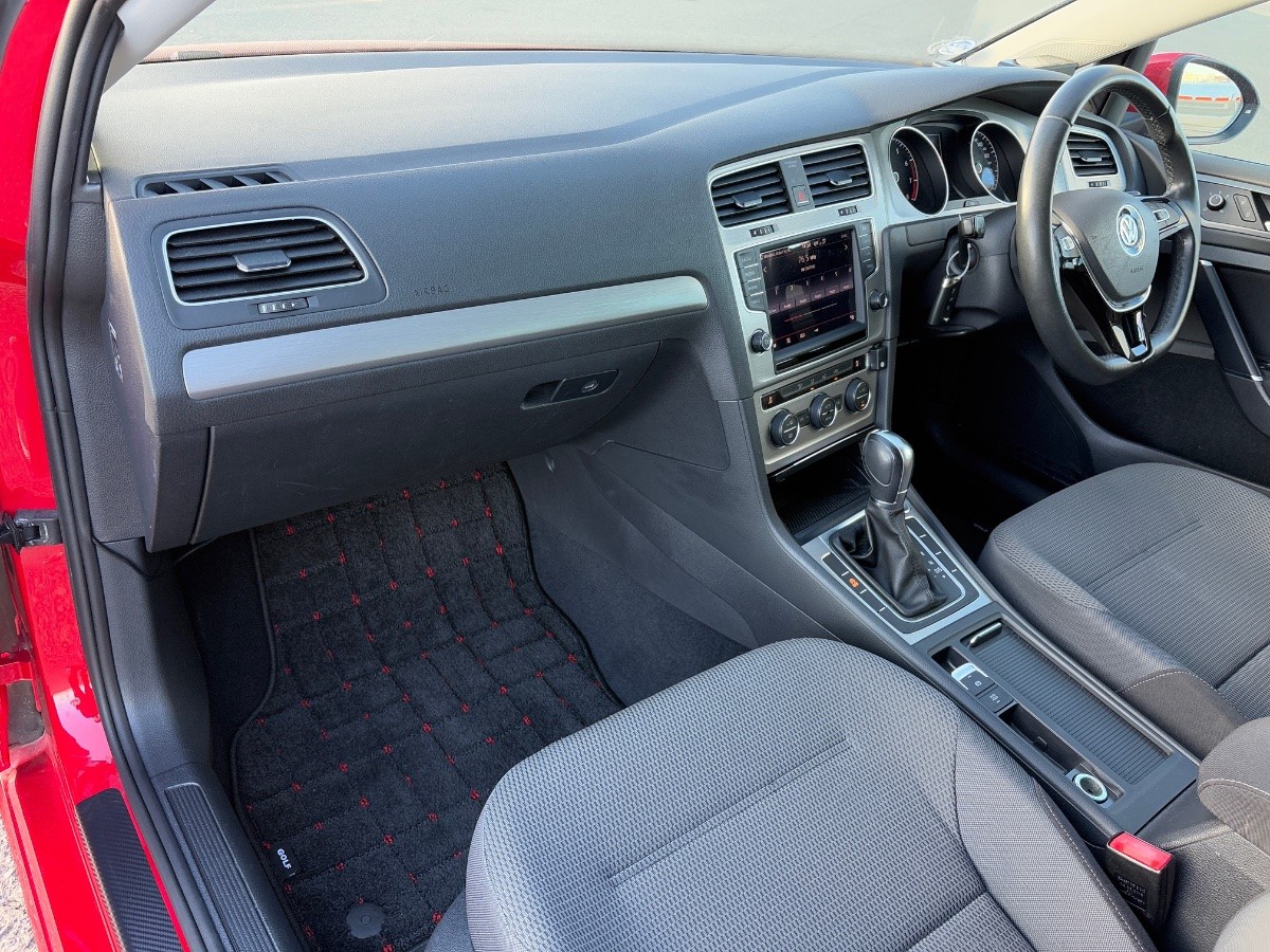 2016 Volkswagen Golf thumbnail