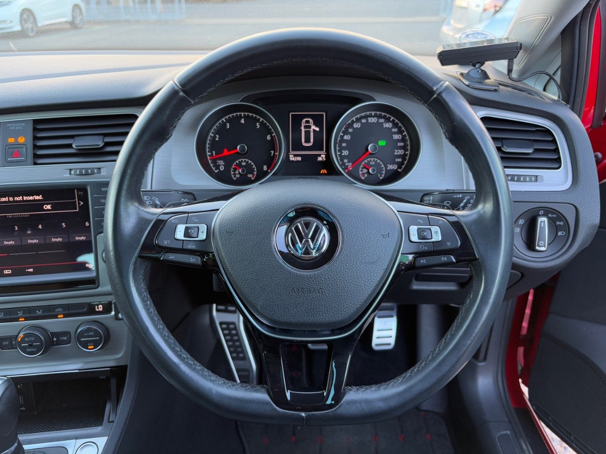 2016 Volkswagen Golf thumbnail