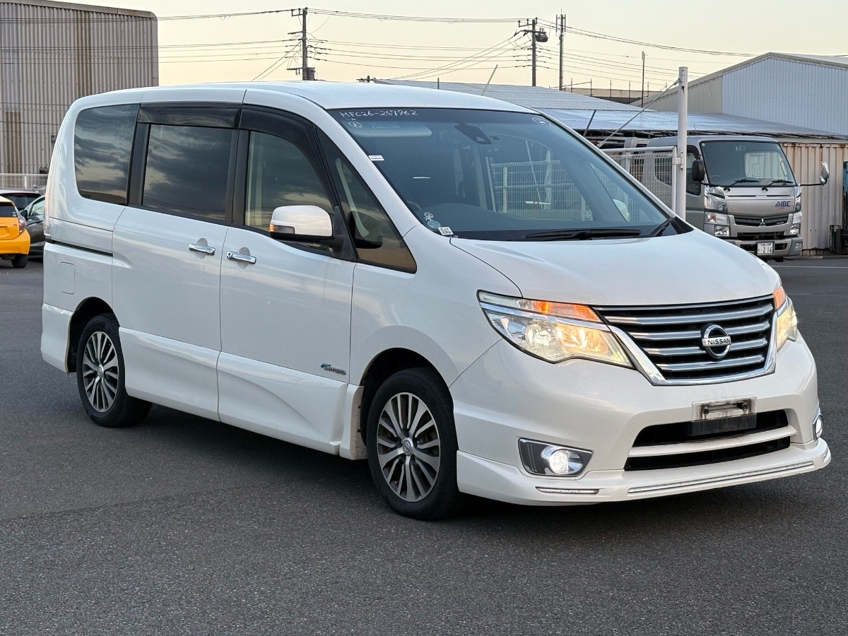 2015 Nissan Serena thumbnail