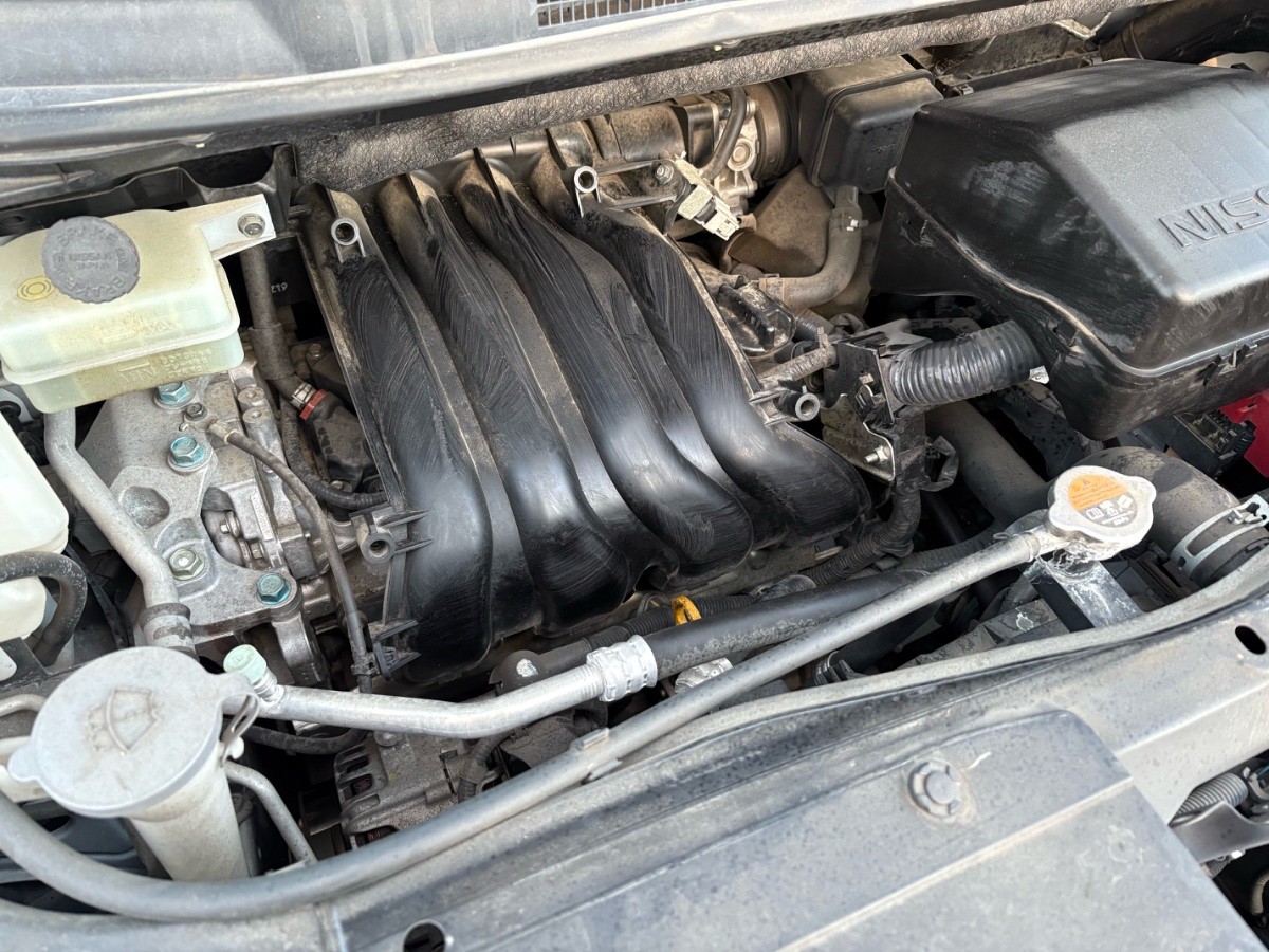 2015 Nissan Serena thumbnail