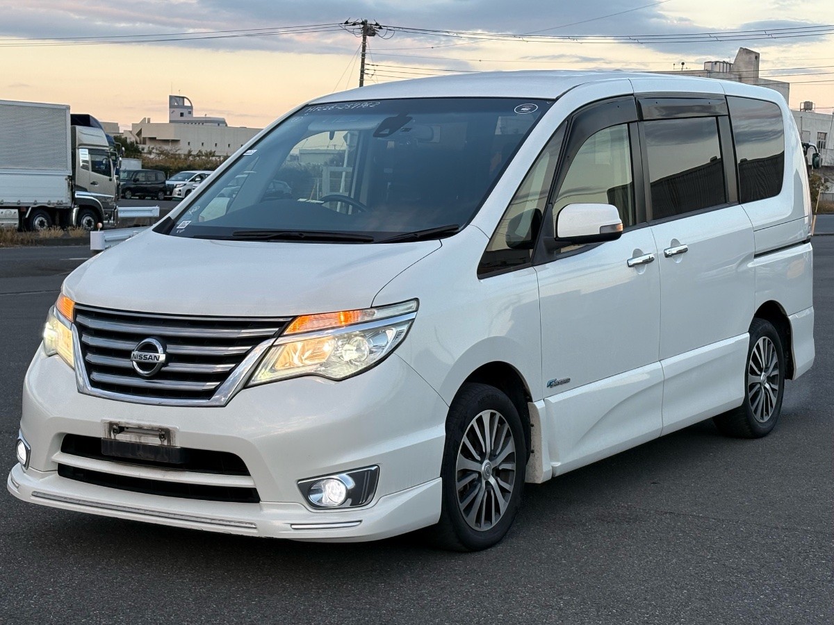 2015 Nissan Serena thumbnail