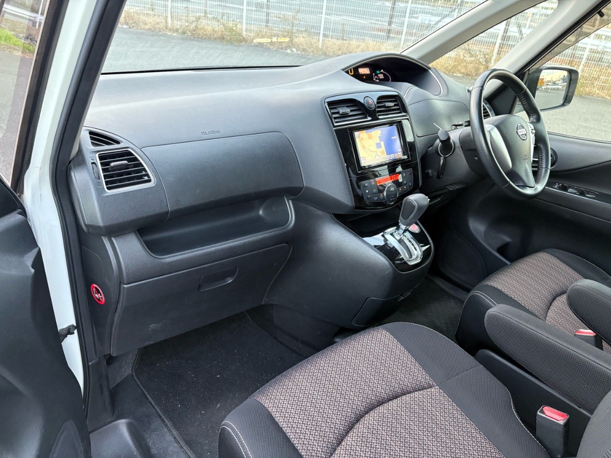 2015 Nissan Serena thumbnail