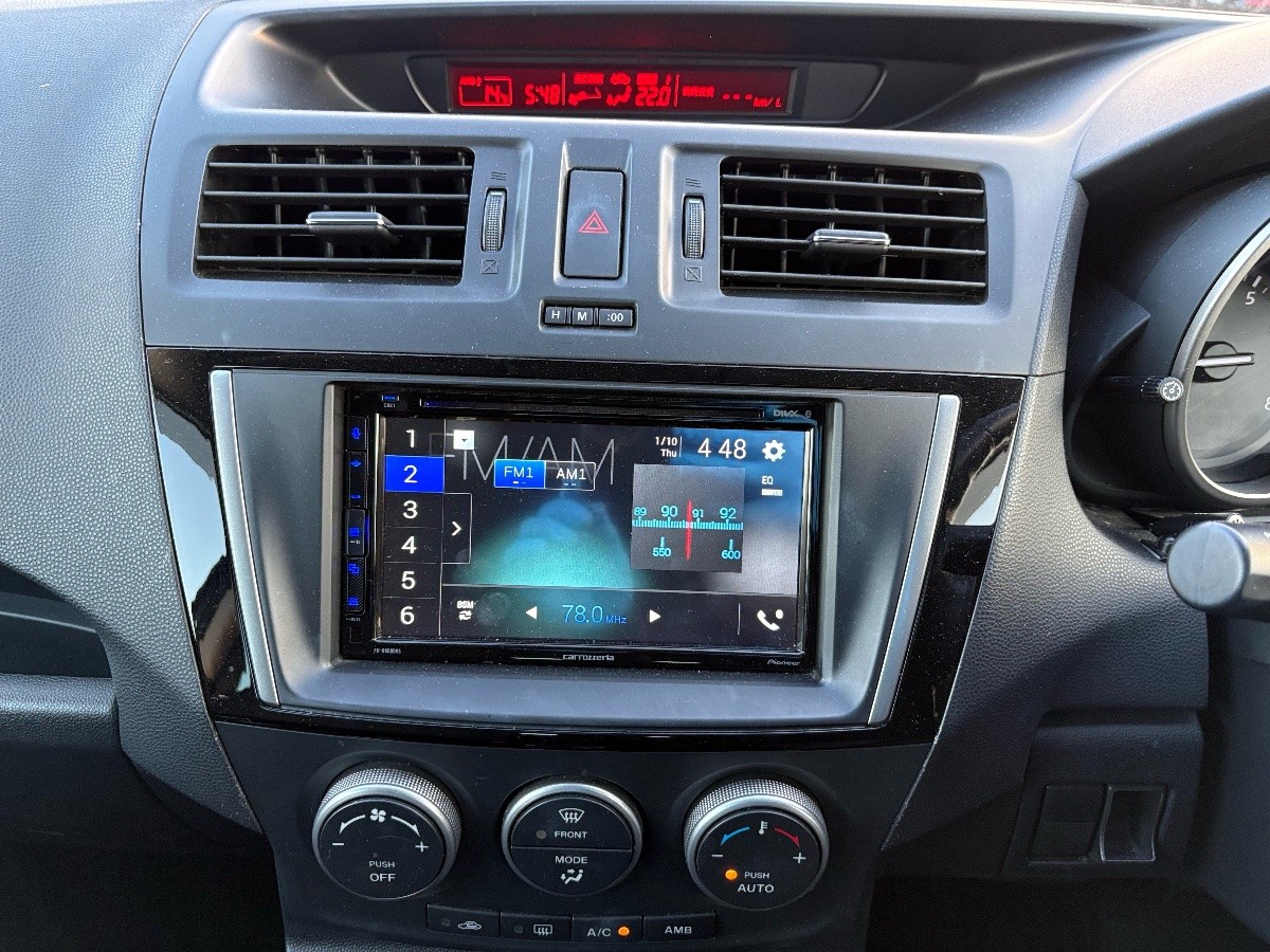 2013 Mazda Premacy thumbnail